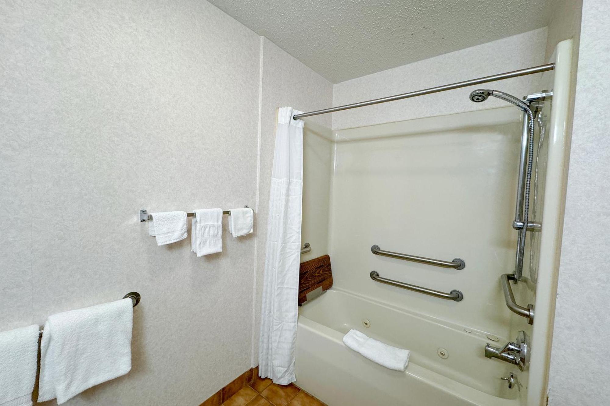 Fairbridge Inn & Suites Batavia-Darien Amusement Park Eksteriør bilde