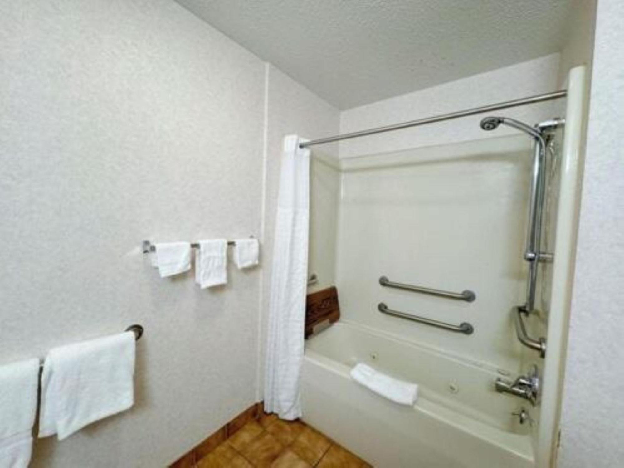 Fairbridge Inn & Suites Batavia-Darien Amusement Park Eksteriør bilde